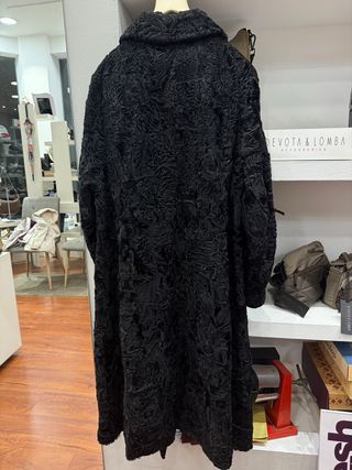 Abrigo de astracán negro peletería