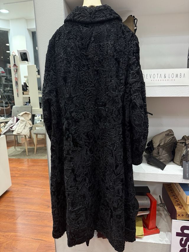 Abrigo de astracán negro peletería