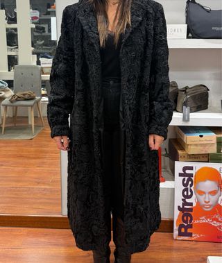 Abrigo de astracán negro peletería