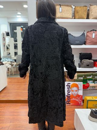 Abrigo de astracán negro peletería