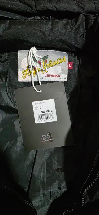 Chaqueta Acolchada con capucha Chevignon Negro.