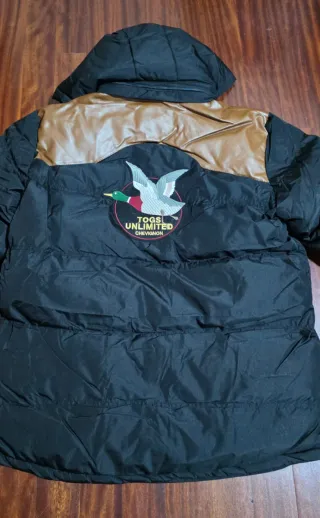 Chaqueta Acolchada con capucha Chevignon Negro.