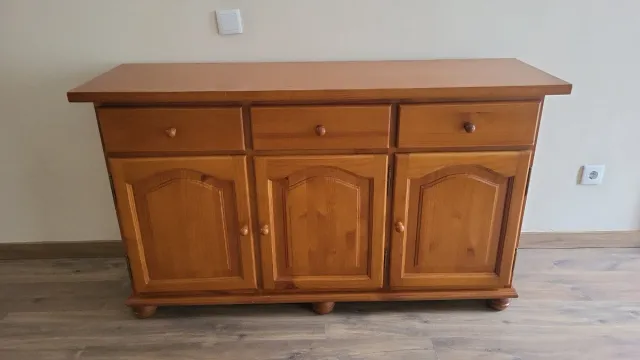 Aparador de pino con 3 puertas y 3 cajones