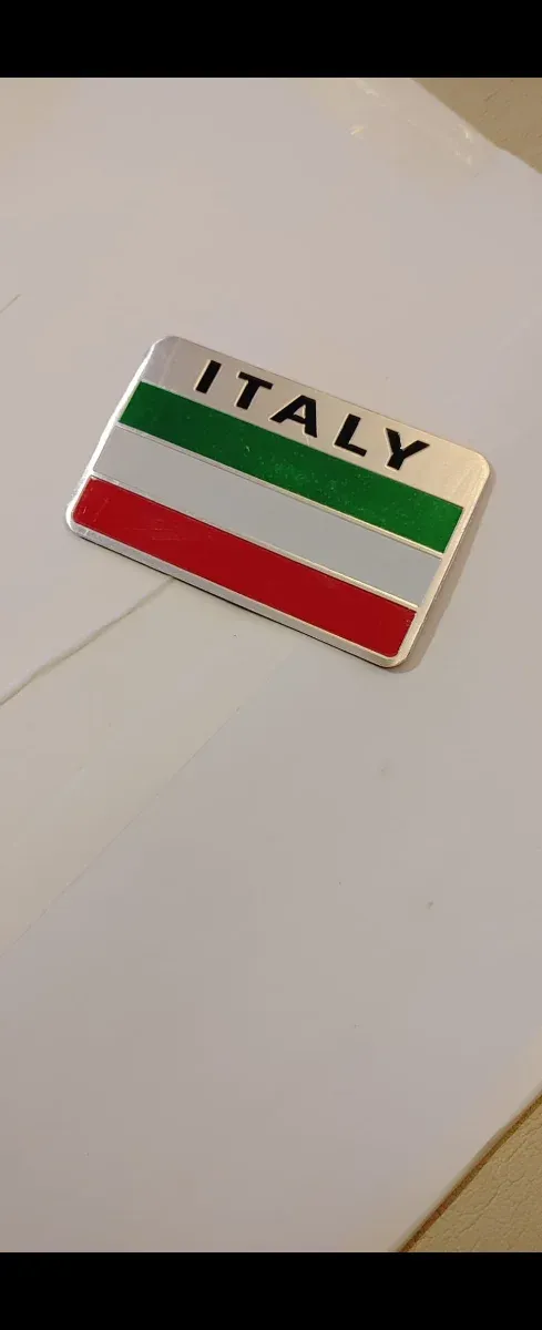 10 Emblemas Ferrari y 3 de Italia 