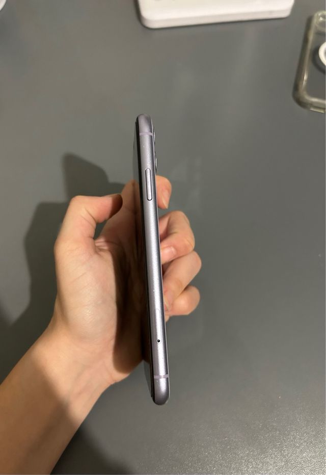 iPhone 11 64GB Morado