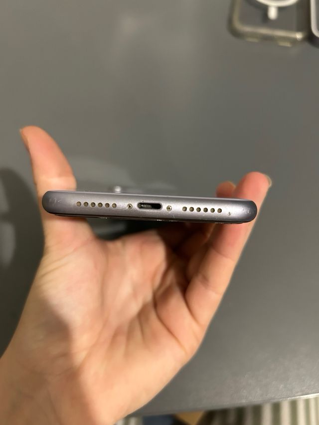 iPhone 11 64GB Morado