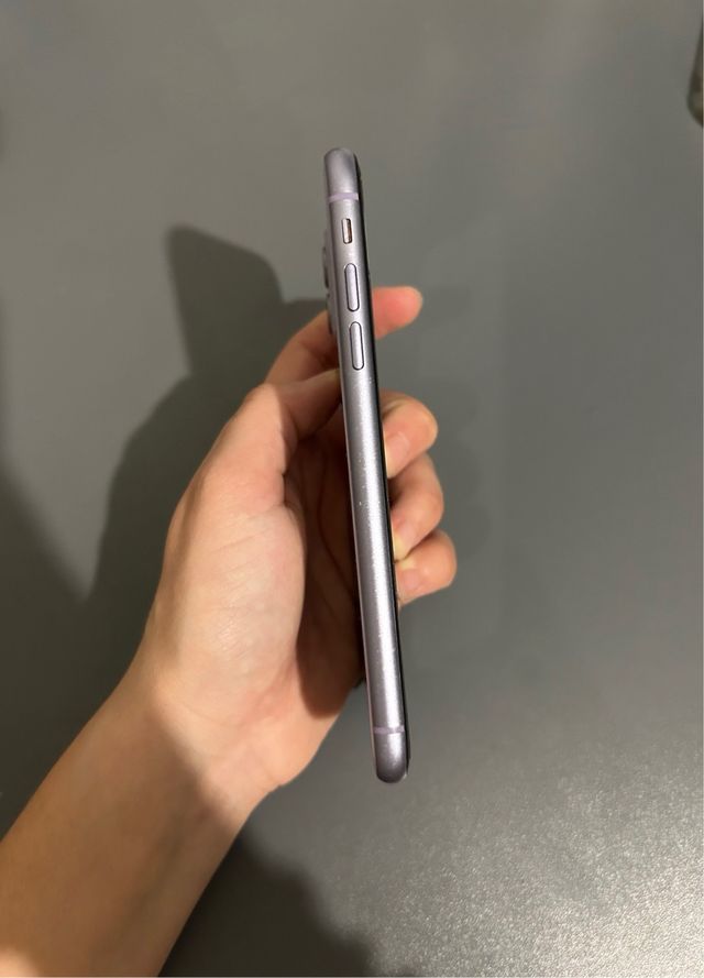 iPhone 11 64GB Morado