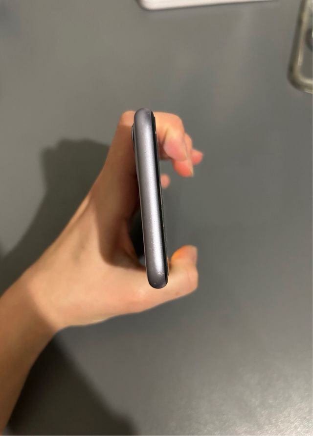 iPhone 11 64GB Morado