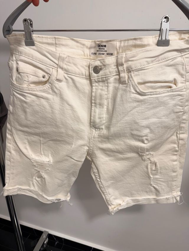 Pantalón corto Bershka Roto Talla 42