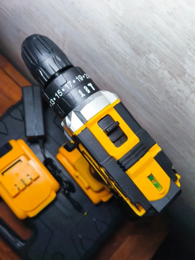 Taladro percutor + 2 baterías