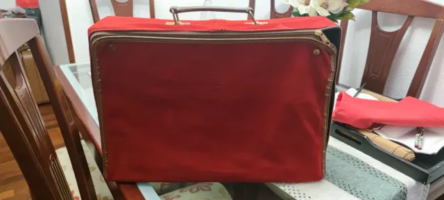 Maleta pequeña plegable marrón y roja