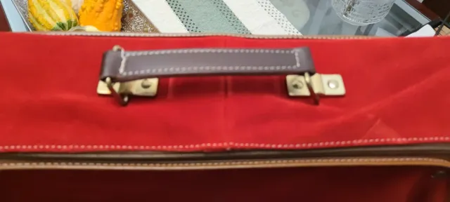 Maleta pequeña plegable marrón y roja