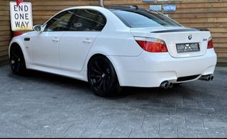 BMW M5 E60 V10