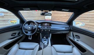 BMW M5 E60 V10