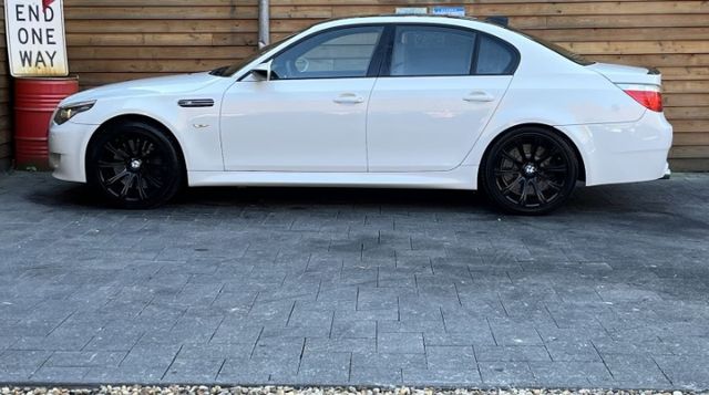 BMW M5 E60 V10