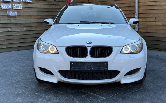 BMW M5 E60 V10