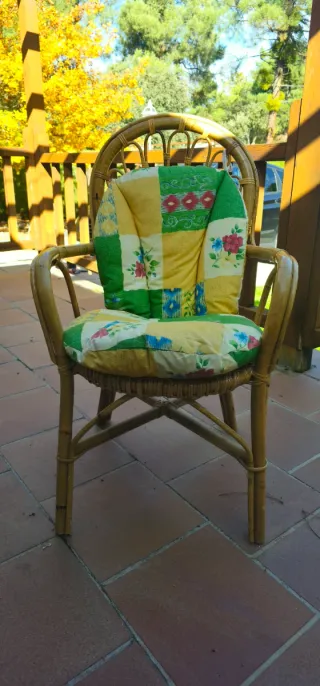Silla de mimbre con cojin
