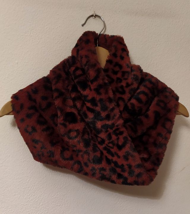 Bufanda tipo cuello, estampado animal, burdeos