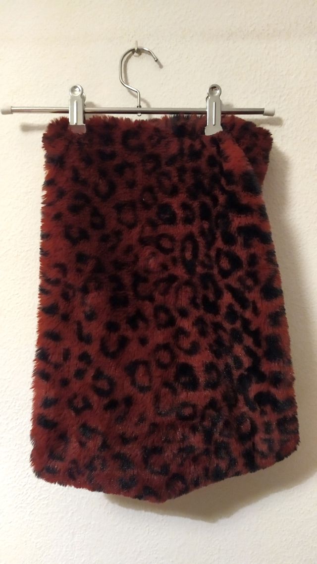 Bufanda tipo cuello, estampado animal, burdeos