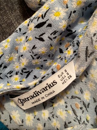 Blusa Stradivarius floral azul S