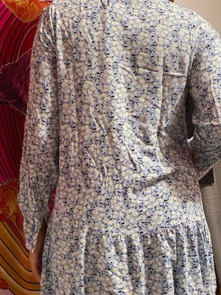 Blusa Stradivarius floral azul S