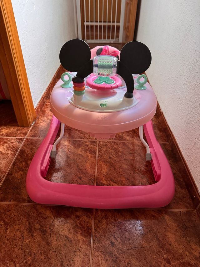 Andador Minnie Mouse casi nuevo