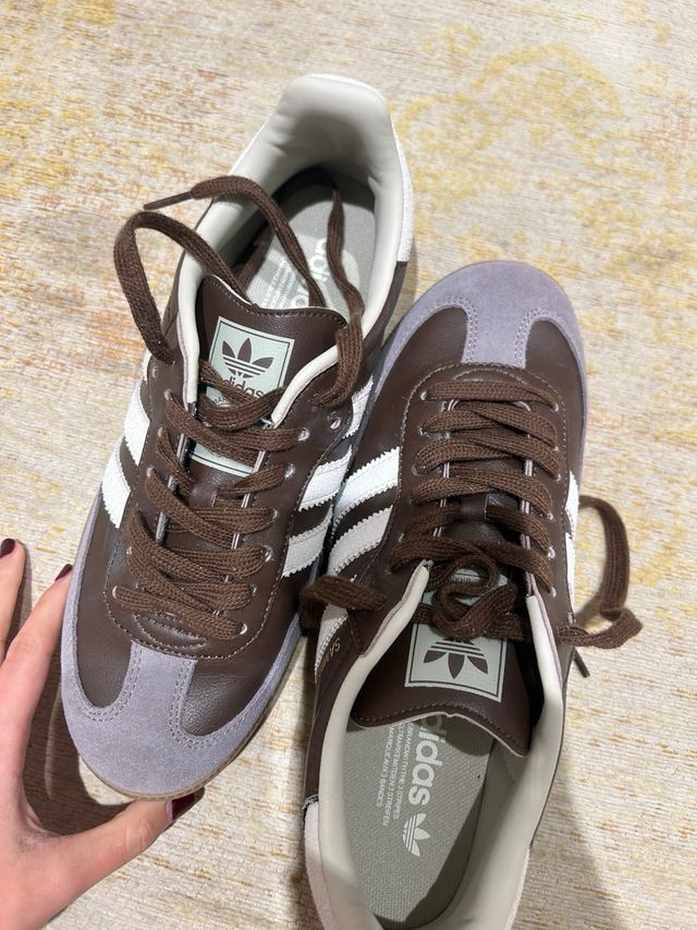 Zapatillas ESTILO Adidas Marrones y Blancas