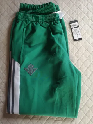 Pantalón Real Betis Adidas original a estrenar.