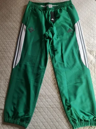 Pantalón Real Betis Adidas original a estrenar.