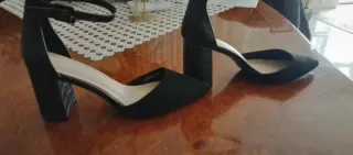 Décolleté nero con tacco