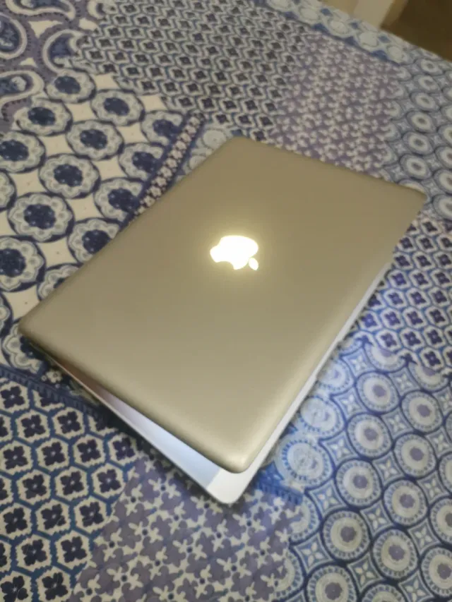 MacBook Pro 13' Intel i7 16GB RAM