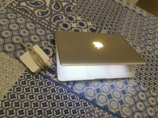 MacBook Pro 13' Intel i7 16GB RAM