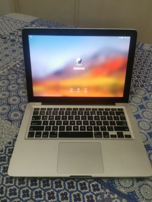 MacBook Pro 13' Intel i7 16GB RAM