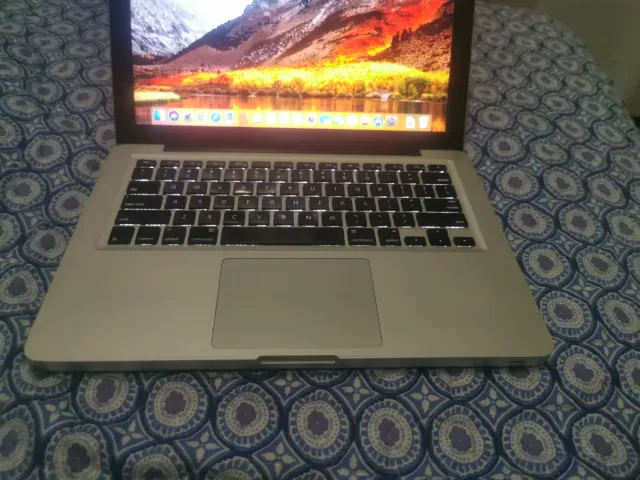 MacBook Pro 13' Intel i7 16GB RAM