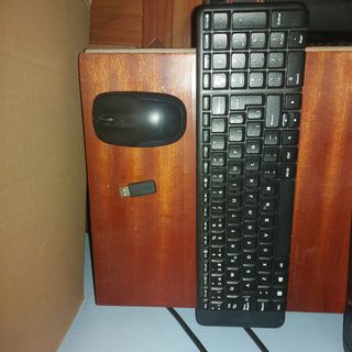 Torre de ordenador
Regalo pantalla, teclado raton
