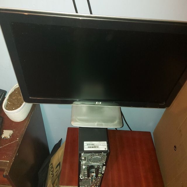 Torre de ordenador
Regalo pantalla, teclado raton