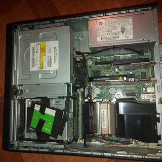 Torre de ordenador
Regalo pantalla, teclado raton