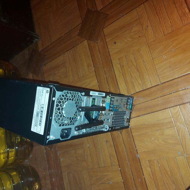 Torre de ordenador
Regalo pantalla, teclado raton