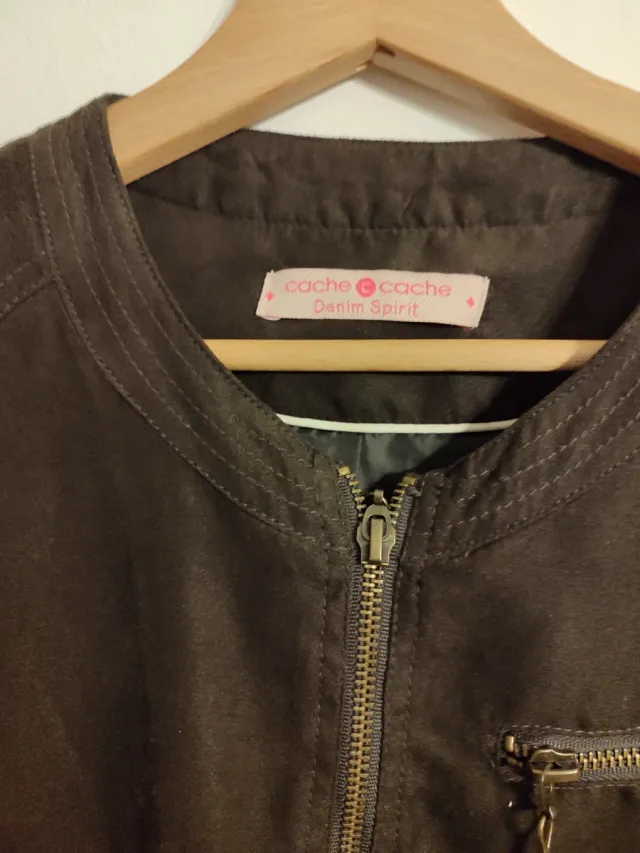 Chaqueta marrón con cremallera