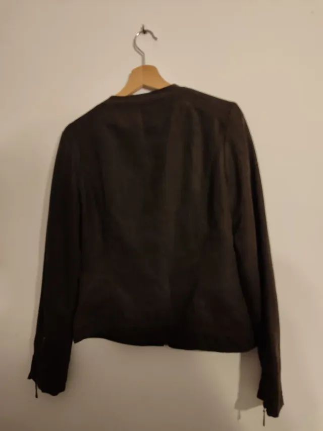 Chaqueta marrón con cremallera