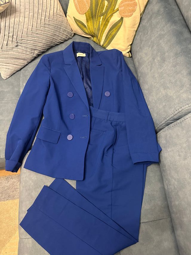 Traje azul Motivi