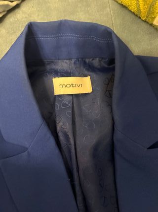 Traje azul Motivi