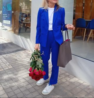 Traje azul Motivi