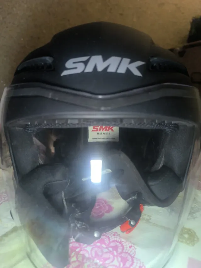 Casco de moto negro mate SMK