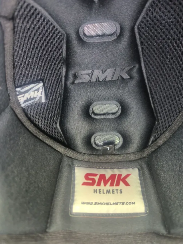 Casco de moto negro mate SMK