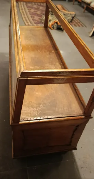 Mostrador antiguo madera y cristal