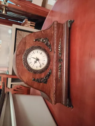Reloj de sobremesa madera y metal
