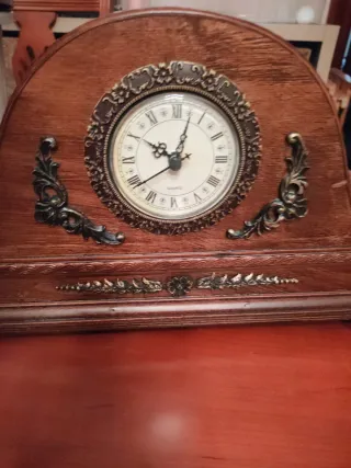 Reloj de sobremesa madera y metal