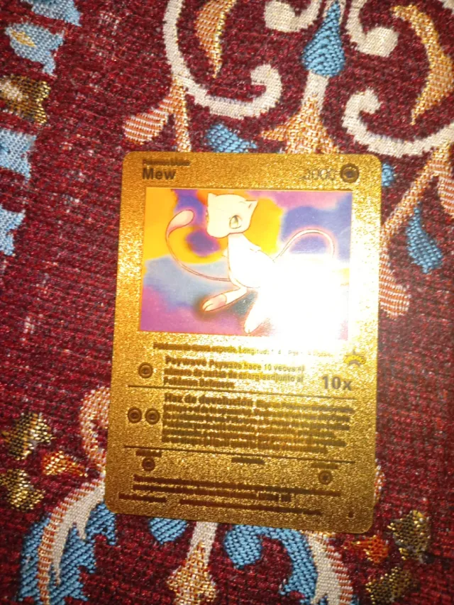 Carta Pokémon Dragonite V ASTRO Dorada