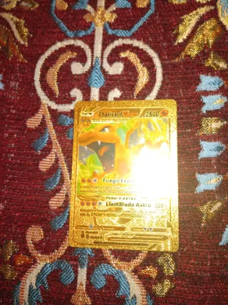 Carta Pokémon Dragonite V ASTRO Dorada